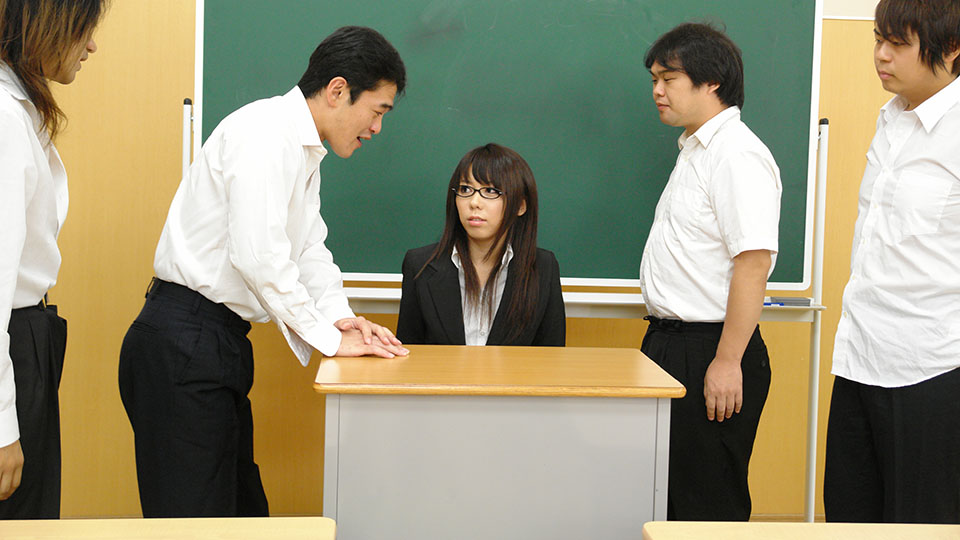 Horny Asian teens get head in class