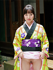 Dark hairy japanese lady in a kimono showing her fine pussy